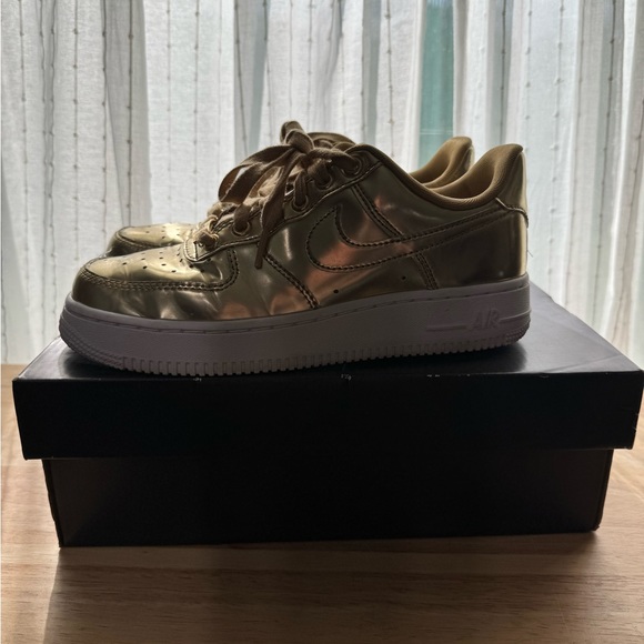 ✨Nike Air Force 1 Metallic Gold✨ - Picture 7 of 15